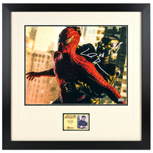 Load image into Gallery viewer, Willem Dafoe Autographed 2002 Spider-Man and Green Goblin 11x14 Photo