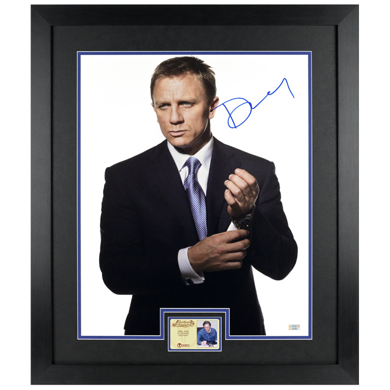 Daniel Craig Autographed Casino Royale James Bond 007 16x20 Photo